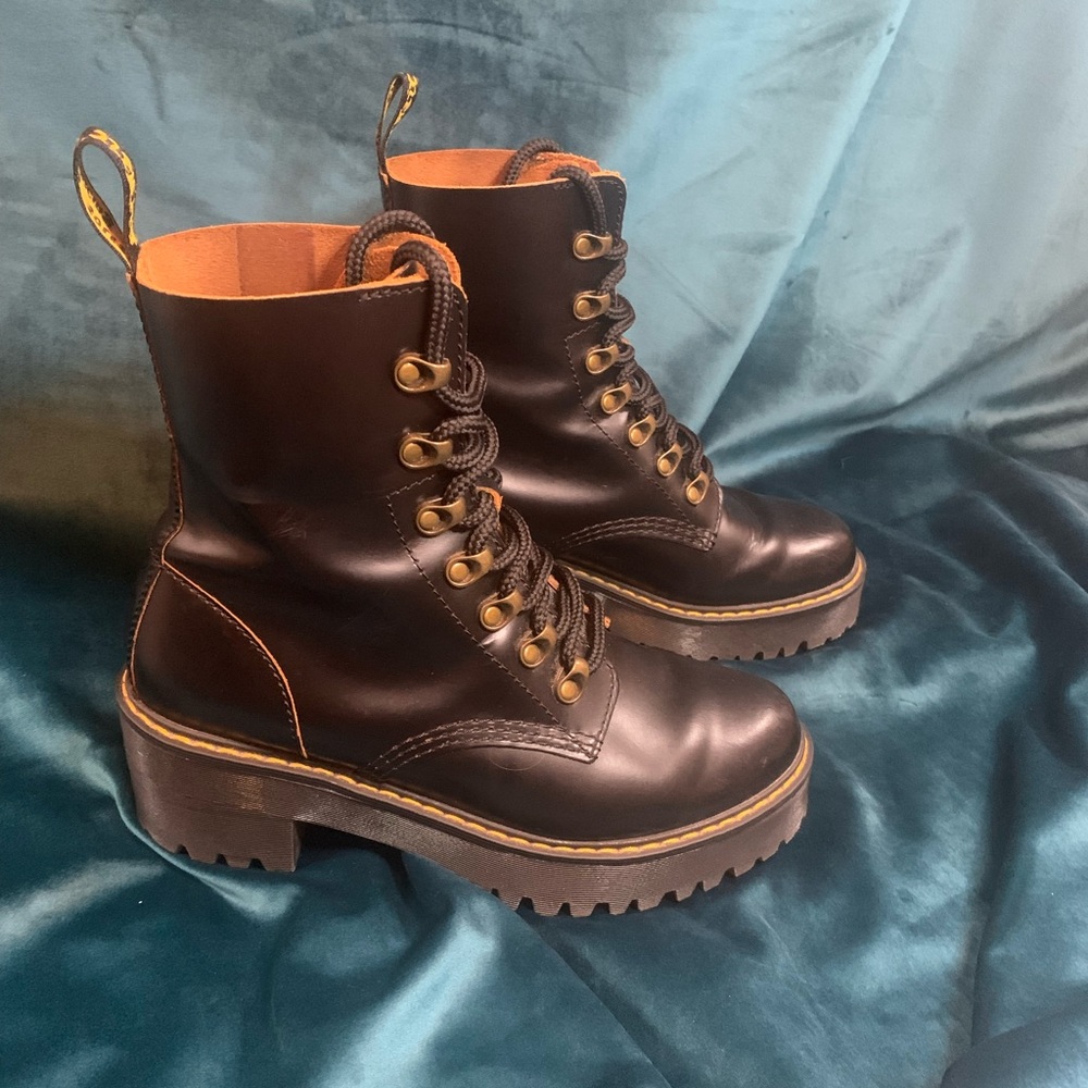 Dr Martens Leona boots size 8